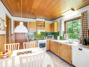 Fridge, microwave, oven, dishwasher - "Jalmari" - 3.5km from the sea by Interhome (Rømø)