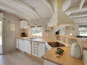 冰箱、烤箱、洗碗机、高脚椅