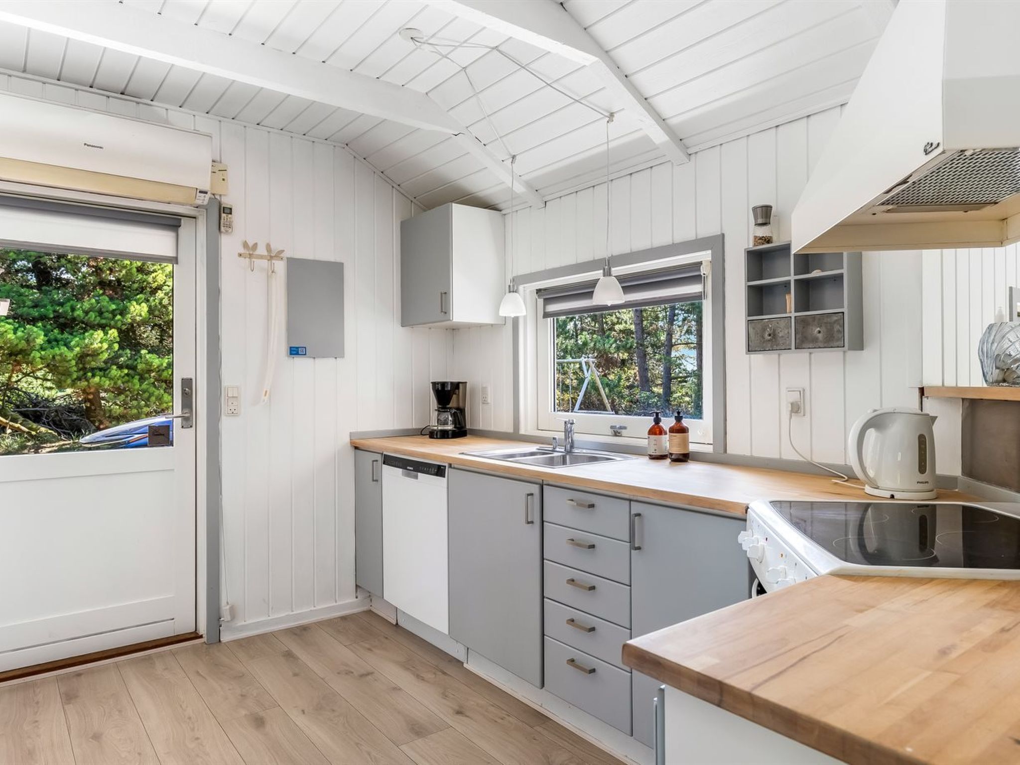 Fridge, oven, dishwasher, high chair