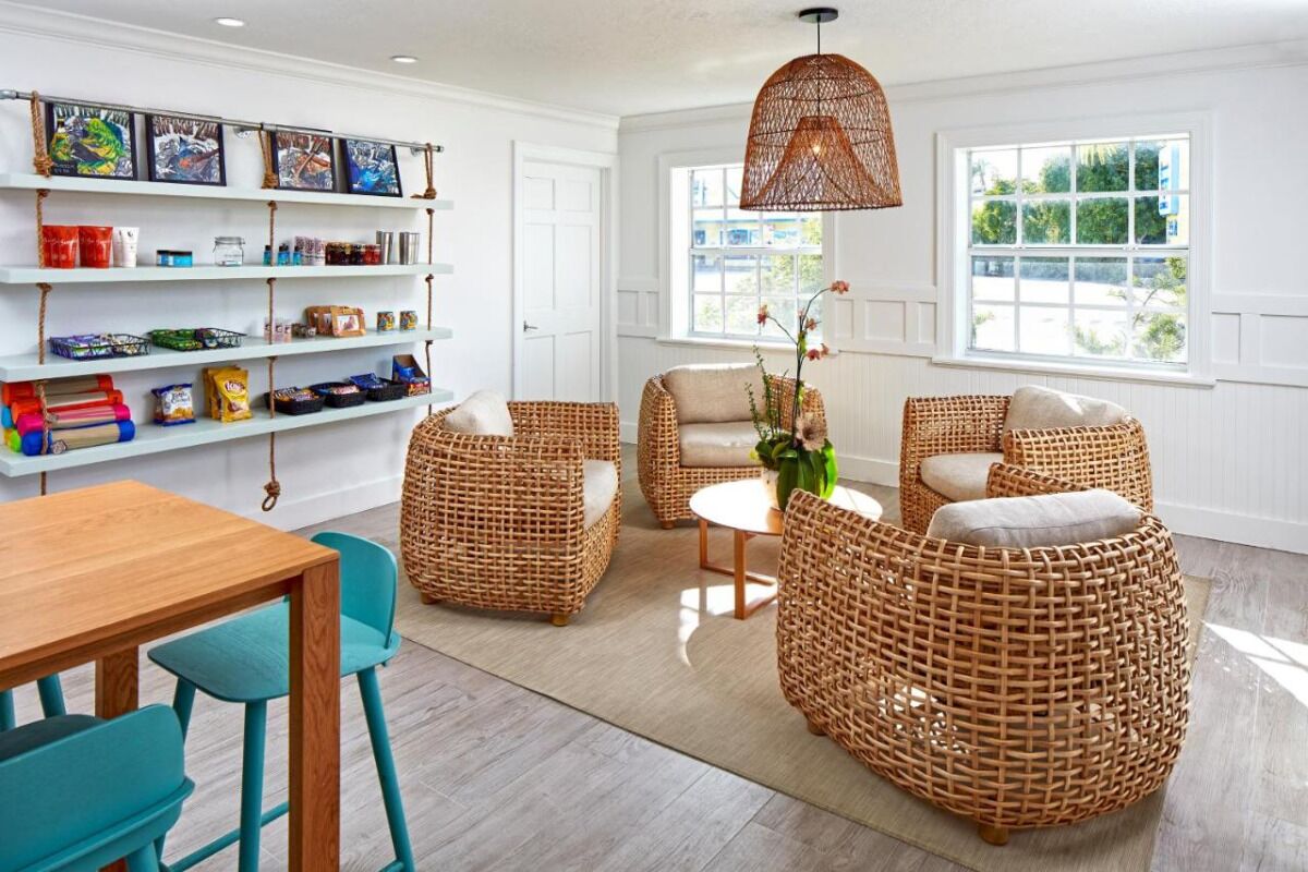 Relax And Recharge! Pets Allowed, Outdoor Swimming Pool, Free Parking+breakfast! - Florida Keys, FL