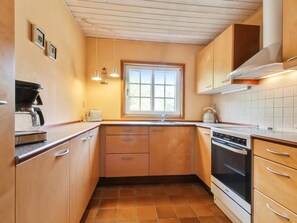 Kühlschrank, Ofen, Kochgeschirr/Geschirr/Besteck