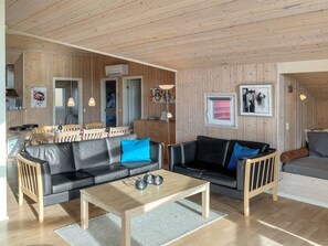 Fernseher, Kamin, DVD-Player