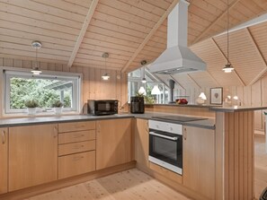 Kühlschrank, Mikrowelle, Geschirrspüler, Kochgeschirr/Geschirr/Besteck