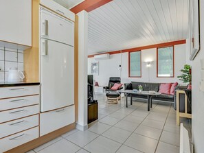 TV, fireplace, DVD player