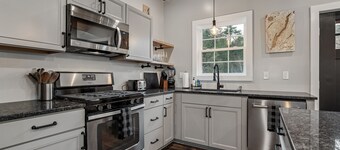 Graphite MTN Retreat - .75 mi to Hague Beach, access to Hague Brook, EV charger