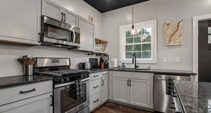 Graphite MTN Retreat - .75 mi to Hague Beach, access to Hague Brook, EV charger