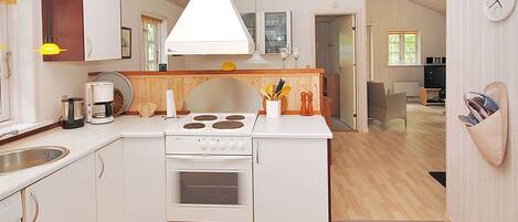 Frigorífico, microondas, horno y lavavajillas