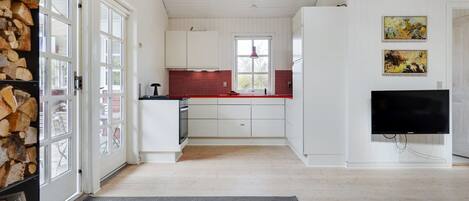 ثلاجة، ميكروويف، فرن، غسالة أطباق