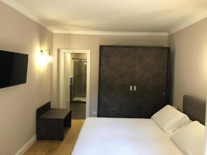 Comfort Room | In-room safe, desk, soundproofing, free WiFi - La Tenuta di Rocca Bruna Country Resort (Tivoli)