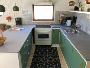 Réfrigérateur, micro-ondes, four