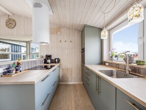 Geladeira, micro-ondas, fogão, lava-louças