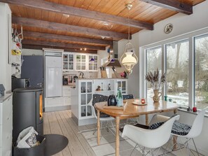 Kühlschrank, Mikrowelle, Kochgeschirr/Geschirr/Besteck