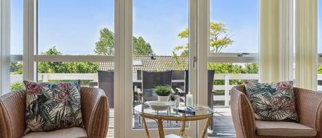 Televisión y chimenea