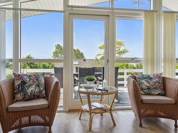 Televisión y chimenea