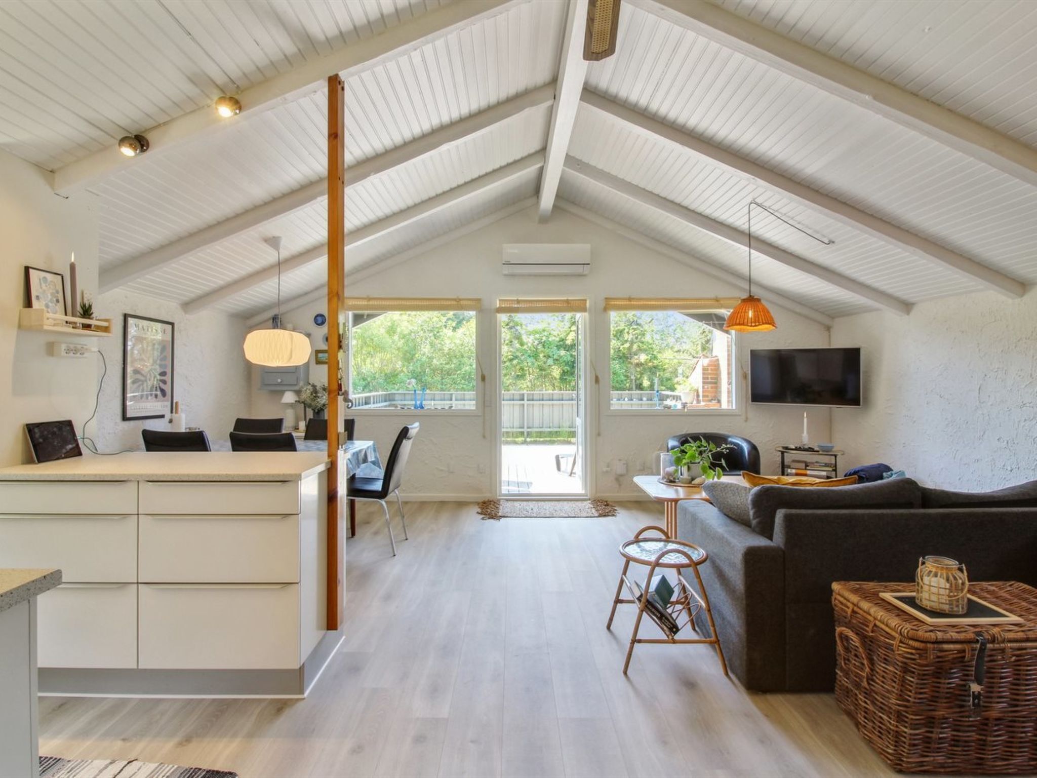 Télévision, cheminée