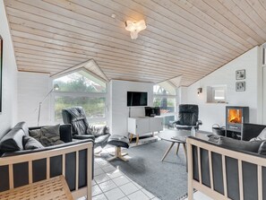 TV, fireplace, DVD player