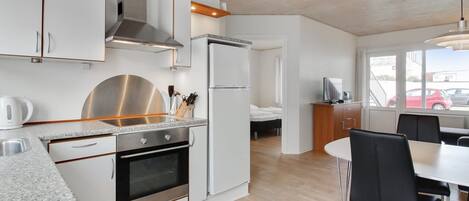 Fridge, dishwasher, cookware/dishes/utensils