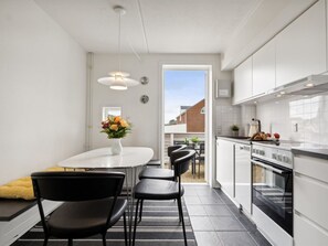 Fridge, dishwasher, cookware/dishes/utensils