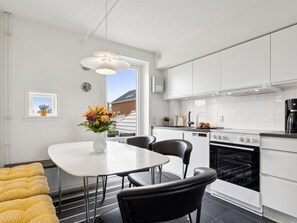 Fridge, dishwasher, cookware/dishes/utensils - "Akim" - 2km from the sea by Interhome (Rømø)