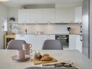 Køleskab, mikrobølgeovn, ovn, opvaskemaskine