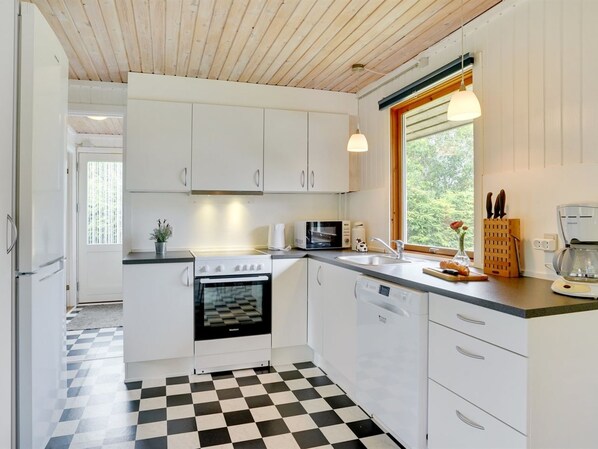 Fridge, microwave, dishwasher, cookware/dishes/utensils