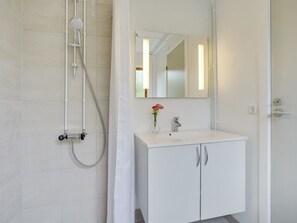 Bathroom - "Soraya" - 700m to the fjord by Interhome (Løgstør)