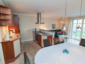 Réfrigérateur, micro-ondes, four, lave-vaisselle