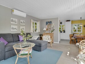 TV, fireplace, DVD player