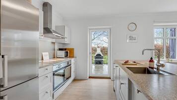 Réfrigérateur, micro-ondes, four, lave-vaisselle