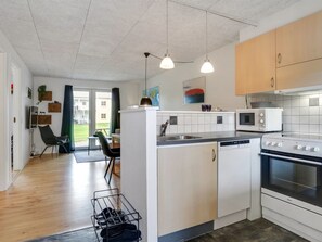 Fridge, microwave, dishwasher, cookware/dishes/utensils