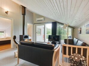TV, fireplace, DVD player