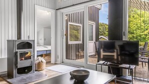 A modern living room with a fireplace, a TV, and a dining area. - "Corinna" - 28km from the sea by Interhome (Toftlund)