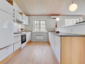 Fridge, microwave, oven, dishwasher - "Eryka" - 28km from the sea by Interhome (Toftlund)