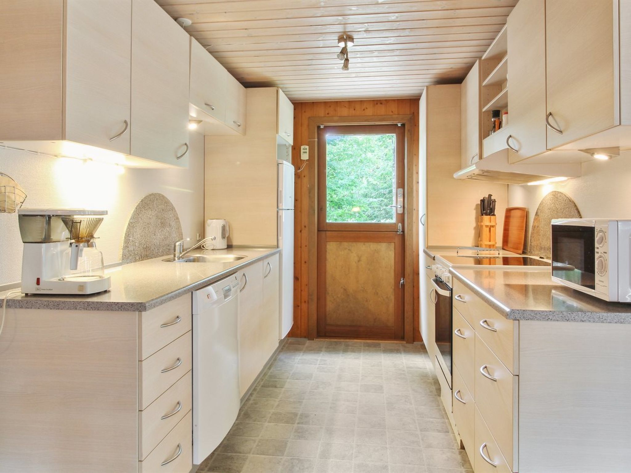 Fridge, microwave, dishwasher, cookware/dishes/utensils