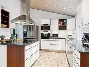 Fridge, dishwasher, cookware/dishes/utensils