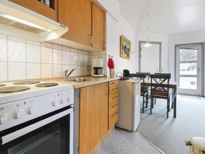 Fridge, microwave, oven, highchair - "Esja" - 22km from the sea by Interhome (Bredebro)