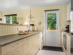 Fridge, microwave, dishwasher, cookware/dishes/utensils