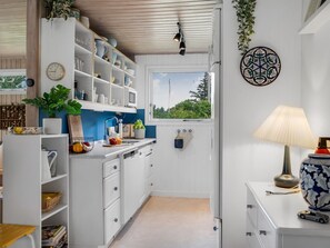 Fridge, microwave, dishwasher, cookware/dishes/utensils - "Lykka" - 950m from the sea by Interhome (Blokhus)