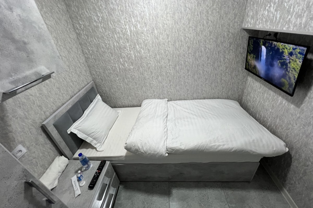 Economy Room, 1 Twin Bed | Premium bedding, desk, soundproofing, iron/ironing board