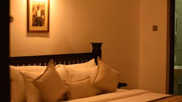 Deluxe Double or Twin Room, 1 King Bed | Pillowtop beds, individually decorated, individually furnished, desk