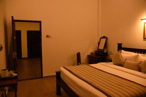 ห้องดีลักซ์ดับเบิลหรือทวิน, เตียงคิงไซส์ 1 เตียง | เตียงพร้อมฟูกเสริมที่นอน, ห้องพักตกแต่งอย่างมีเอกลักษณ์