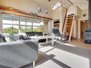 TV, fireplace, DVD player
