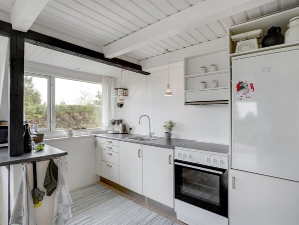 Refrigerador, microondas, horno y periquera 