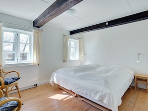 6 bedrooms, internet