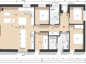 Plànol d'un hotel amb cuina, zona de dinar, dues habitacions, un bany i saló.