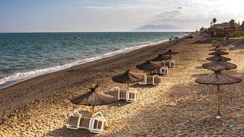 Una spiaggia nelle vicinanze