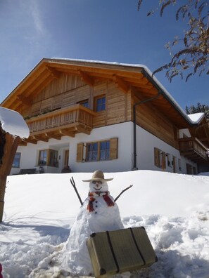Exterior - Studio Apartment 'Urthalerhof Landhaus' with Mountain View, Shared Garden and Wi-Fi (Olang)