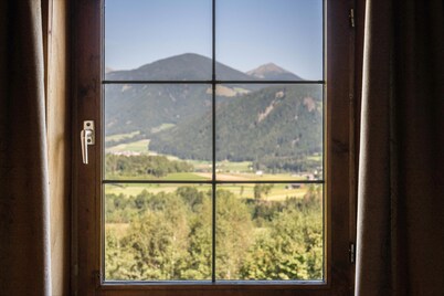 Holiday Home 'Urthalerhof Historic' with Mountain View, Shared Garden and Wi-Fi