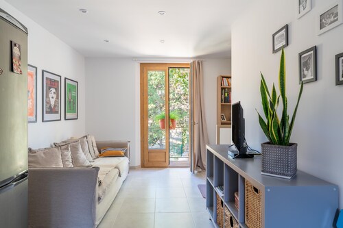 Apartment 'Casa Zio' with Balcony, Wi-Fi and Air Conditioning