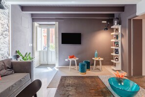 TV - Apartment "Ortigia Dream Rooms 12" with Private Terrace & Wi-Fi (Siracusa)